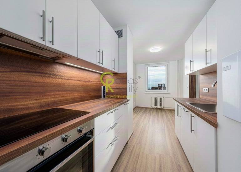 Pronájem bytu 3+1, lodžie, sklep – ulice Hnězdenská, Praha 8 - Troja