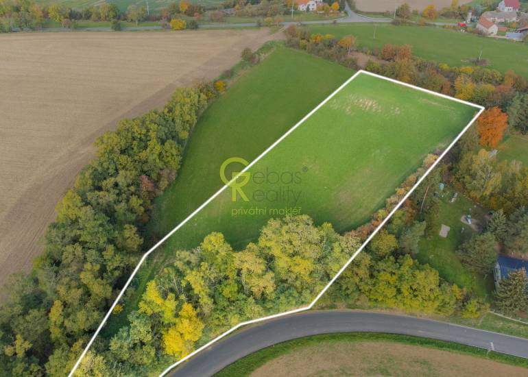 stavební pozemek s obrovským potenciálem - Tismice, Středočeský kraj