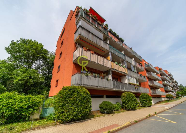 Netradiční byt s nádechem extravagance k pronájmu - ul. Podle Náhonu, Praha 4