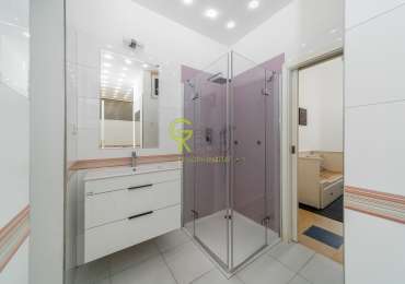 Pronájem prostorného a světlého bytu 3+1 s balkonem - ul.Vinohradská – Praha 3