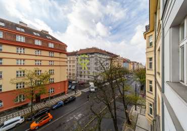 Pronájem prostorného a světlého bytu 3+1 s balkonem - ul.Vinohradská – Praha 3