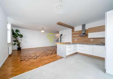 prostorný mezonetový byt 3+kk se dvěma balkony, garáží a sklepem –  ulice Ve Vilách, Praha 4