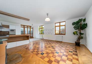 prostorný mezonetový byt 3+kk se dvěma balkony, garáží a sklepem –  ulice Ve Vilách, Praha 4