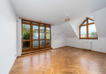 prostorný mezonetový byt 3+kk se dvěma balkony, garáží a sklepem –  ulice Ve Vilách, Praha 4