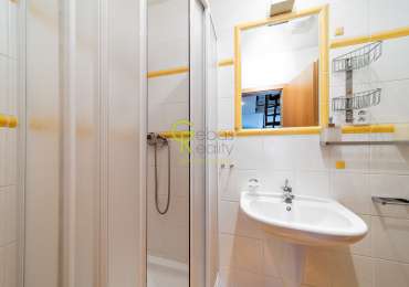 prostorný mezonetový byt 3+kk se dvěma balkony, garáží a sklepem –  ulice Ve Vilách, Praha 4