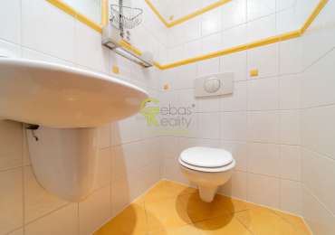 prostorný mezonetový byt 3+kk se dvěma balkony, garáží a sklepem –  ulice Ve Vilách, Praha 4