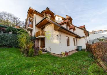 prostorný mezonetový byt 3+kk se dvěma balkony, garáží a sklepem –  ulice Ve Vilách, Praha 4