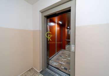 Pronájem bytu 3+1, lodžie, sklep – ulice Hnězdenská, Praha 8 - Troja