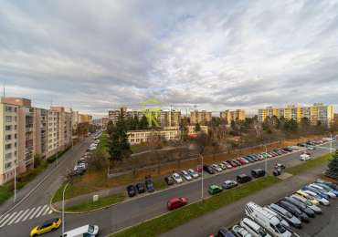 Pronájem bytu 3+1, lodžie, sklep – ulice Hnězdenská, Praha 8 - Troja