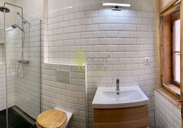 Pronájem stylového 1+1 po kompletní rekonstrukci – Na Výtoni, Praha 2