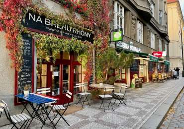 Pronájem stylového 1+1 po kompletní rekonstrukci – Na Výtoni, Praha 2