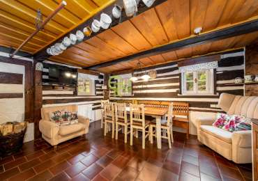 Unikátní roubenka s fungujícím ubytovacím konceptem a obytnou maringotkou - Jablonné v Podještědí