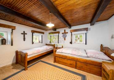 Unikátní roubenka s fungujícím ubytovacím konceptem a obytnou maringotkou - Jablonné v Podještědí