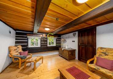 Unikátní roubenka s fungujícím ubytovacím konceptem a obytnou maringotkou - Jablonné v Podještědí