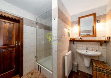 Unikátní roubenka s fungujícím ubytovacím konceptem a obytnou maringotkou - Jablonné v Podještědí