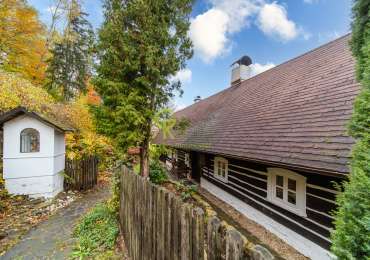 Unikátní roubenka s fungujícím ubytovacím konceptem a obytnou maringotkou - Jablonné v Podještědí