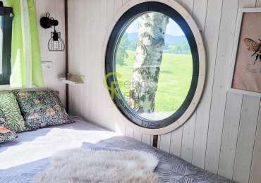 Unikátní roubenka s fungujícím ubytovacím konceptem a obytnou maringotkou - Jablonné v Podještědí