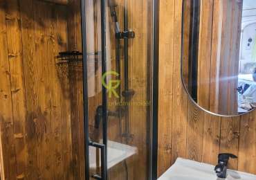 Unikátní roubenka s fungujícím ubytovacím konceptem a obytnou maringotkou - Jablonné v Podještědí