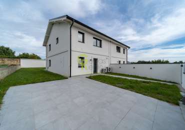 Prodej novostavby 4+kk /dvě koupelny/ dvě šatny/ zahrada, Podolanka – Praha-východ