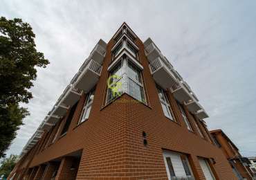 Pronájem světlého bytu 1+kk, 40,5 m², s lodžií, parkováním a sklepem – Praha–Kbely