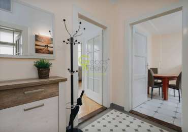 byt 2+1 u metra a vč. vybavení a balkonu - ul. Ve Smečkách, Praha 1