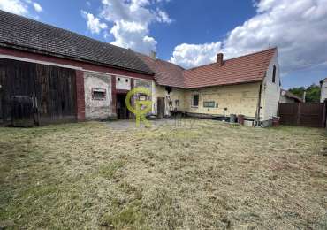 venkovský dům s prostornou stodolou - Záryby, Praha východ