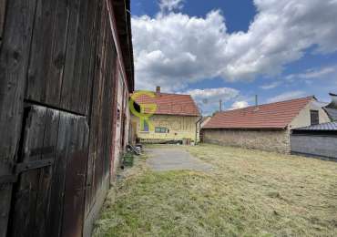 venkovský dům s prostornou stodolou - Záryby, Praha východ