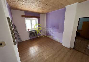 venkovský dům s prostornou stodolou - Záryby, Praha východ